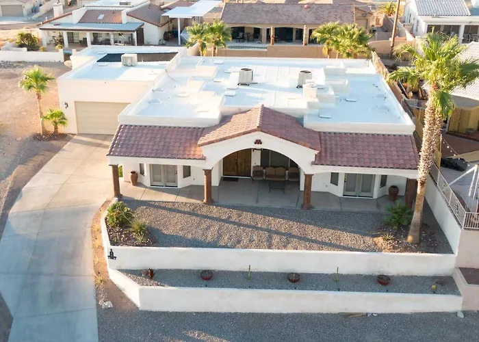 < 2 Mi To Havasu: Spacious W/ Patio!