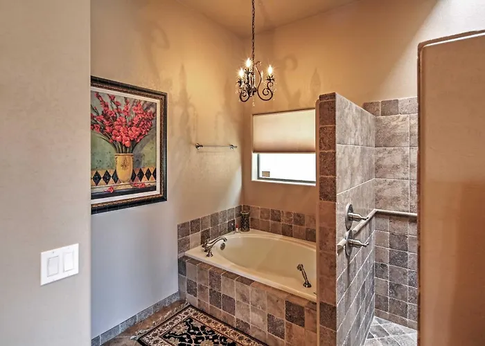 < 2 Mi To Havasu: Spacious W/ Patio! Lake Havasu City