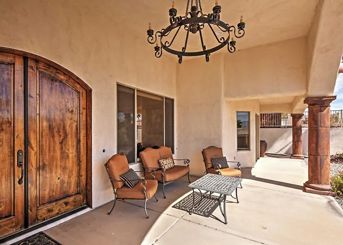 < 2 Mi To Havasu: Spacious W/ Patio! Holiday home