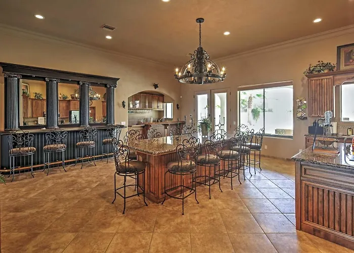 < 2 Mi To Havasu: Spacious W/ Patio!
