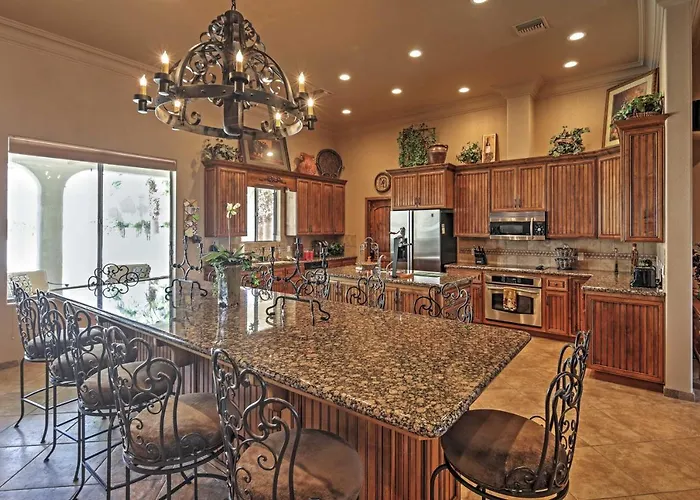< 2 Mi To Havasu: Spacious W/ Patio! Holiday home Lake Havasu City