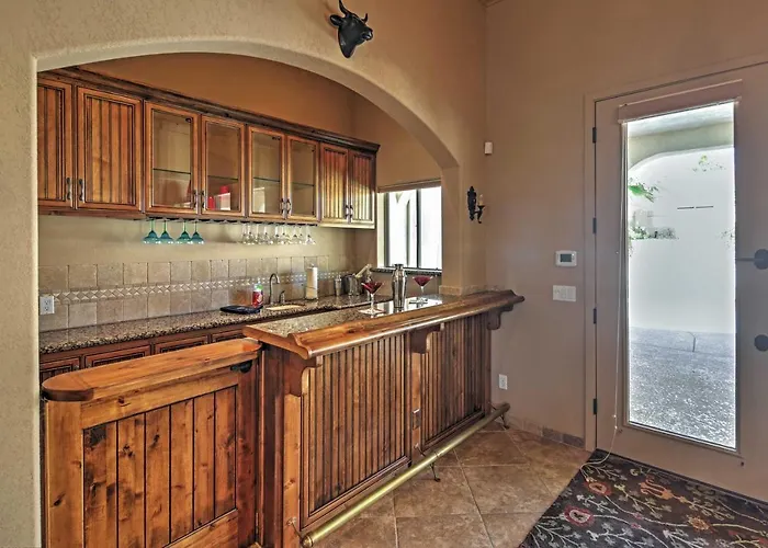 Holiday home < 2 Mi To Havasu: Spacious W/ Patio! *